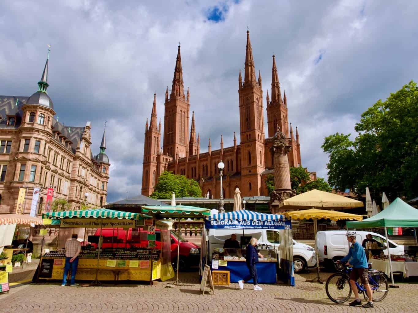 Wochenmarkt vor der Marktkirche